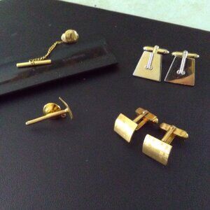 Vintage gold tone 2 tie tacks and 2 pairs cufflinks